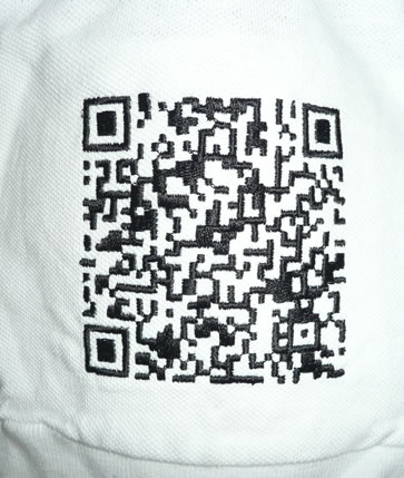 QRコード刺繍付き 社名ロゴポロシャツ